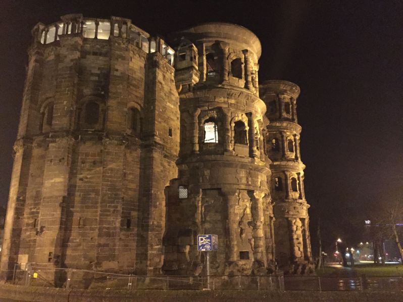 Porta Nigra ruin, Tirer 